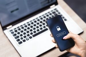 Digitale Identität unter Druck: Warum Betrugsprävention in Deutschland nicht beim Onboarding enden darf