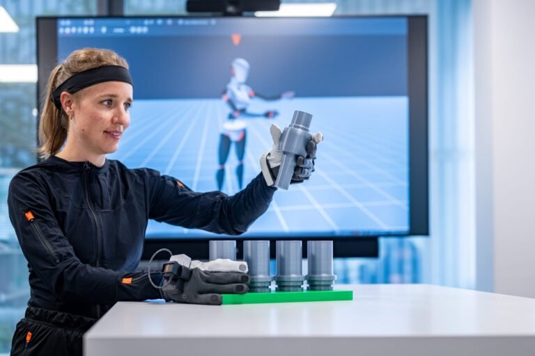 BMW Group Werk Landshut entwickelt Software für humanoide Robotik in der Komponentenfertigung.
