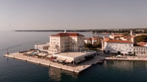 BO Hotel Palazzo in Istrien: eine Kulturreise durch Poreč Das BO Hotel Palazzo in erster Meereslage im historischen Stadtkern von Poreč, Istrien.